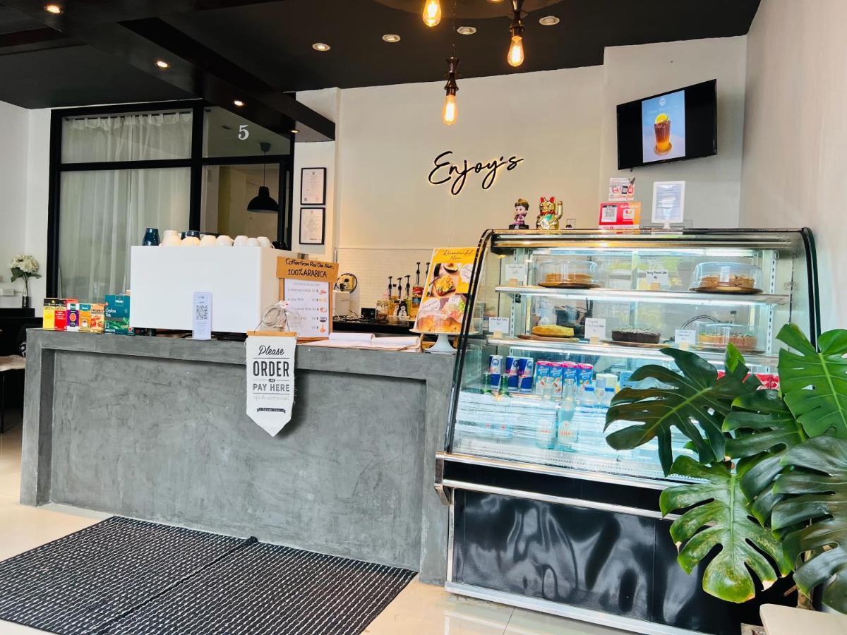 Enjoy'S Beach House & Cafe' Ban Karon Exteriér fotografie