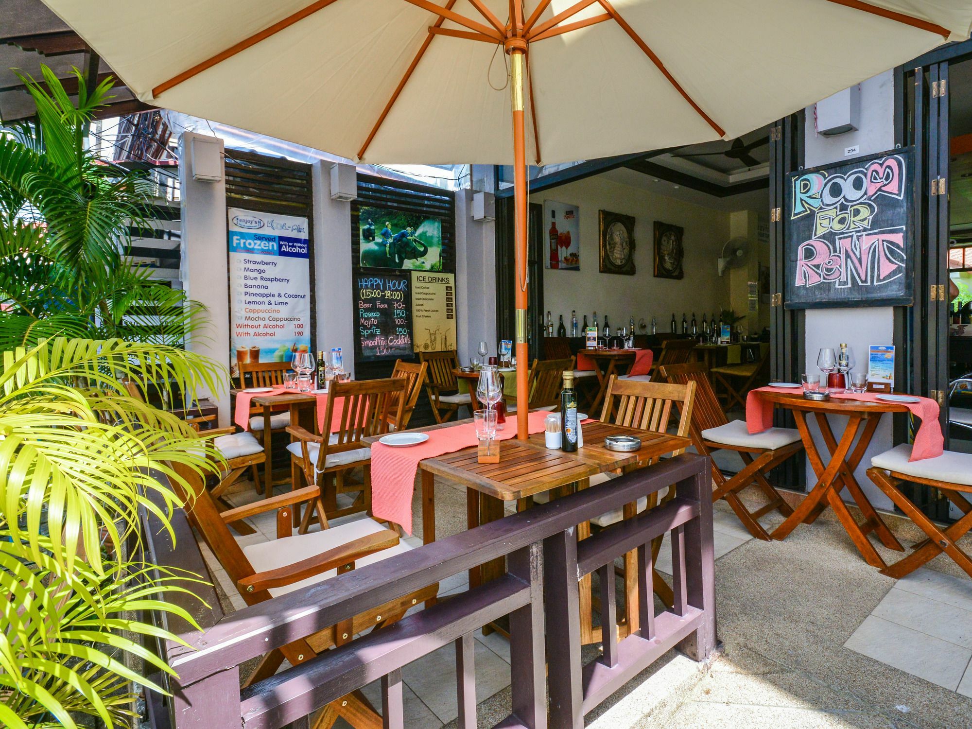 Enjoy'S Beach House & Cafe' Ban Karon Exteriér fotografie
