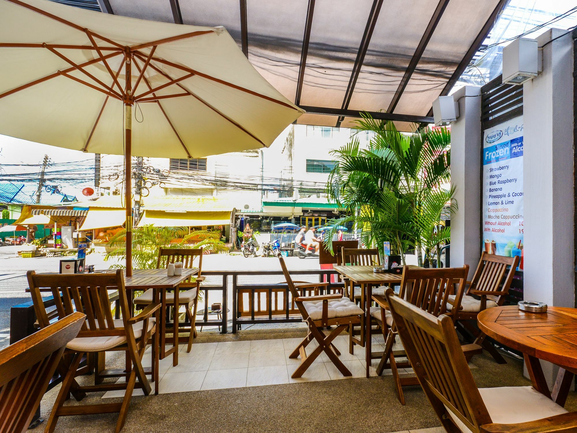 Enjoy'S Beach House & Cafe' Ban Karon Exteriér fotografie
