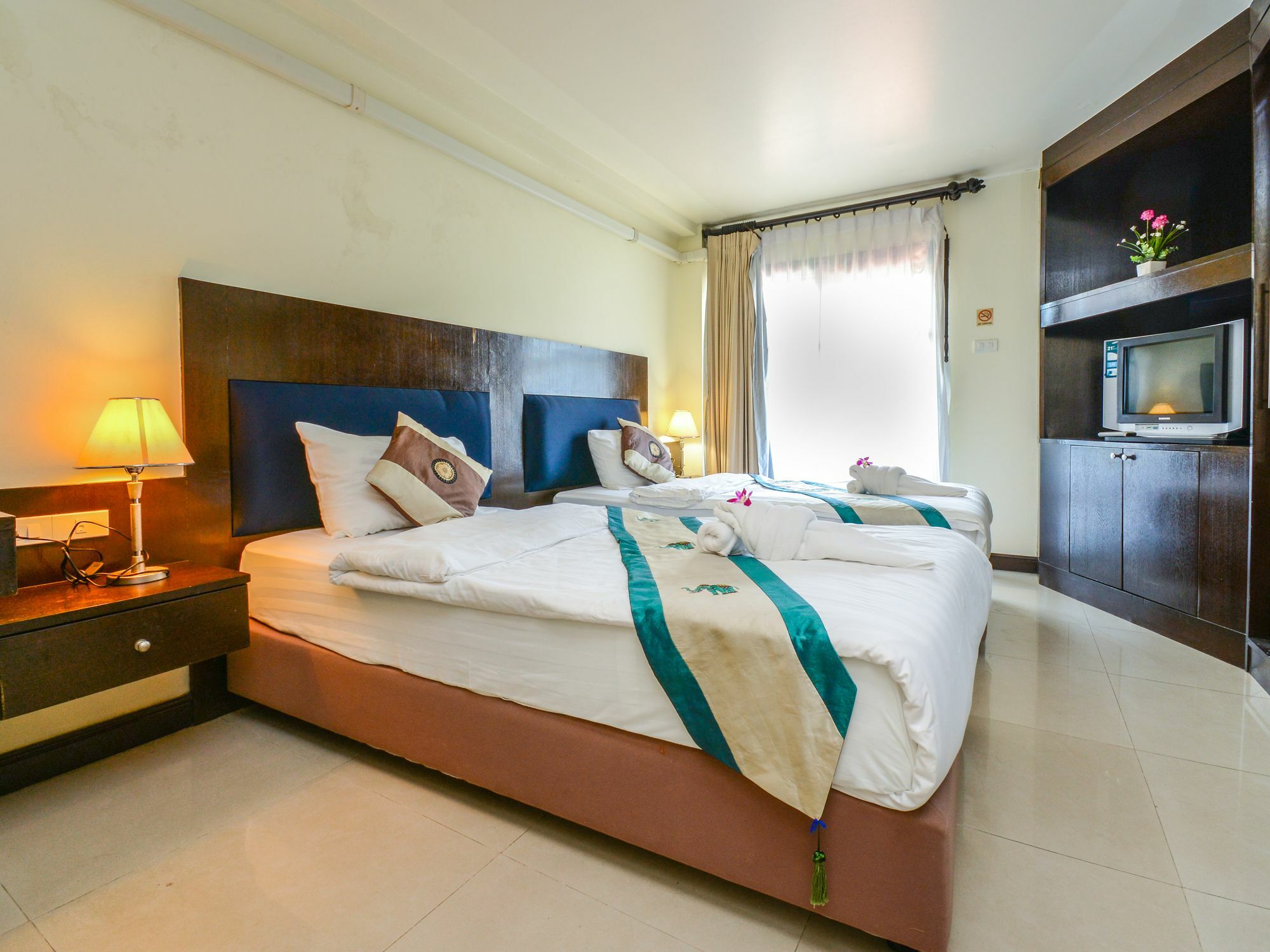 Enjoy'S Beach House & Cafe' Ban Karon Exteriér fotografie