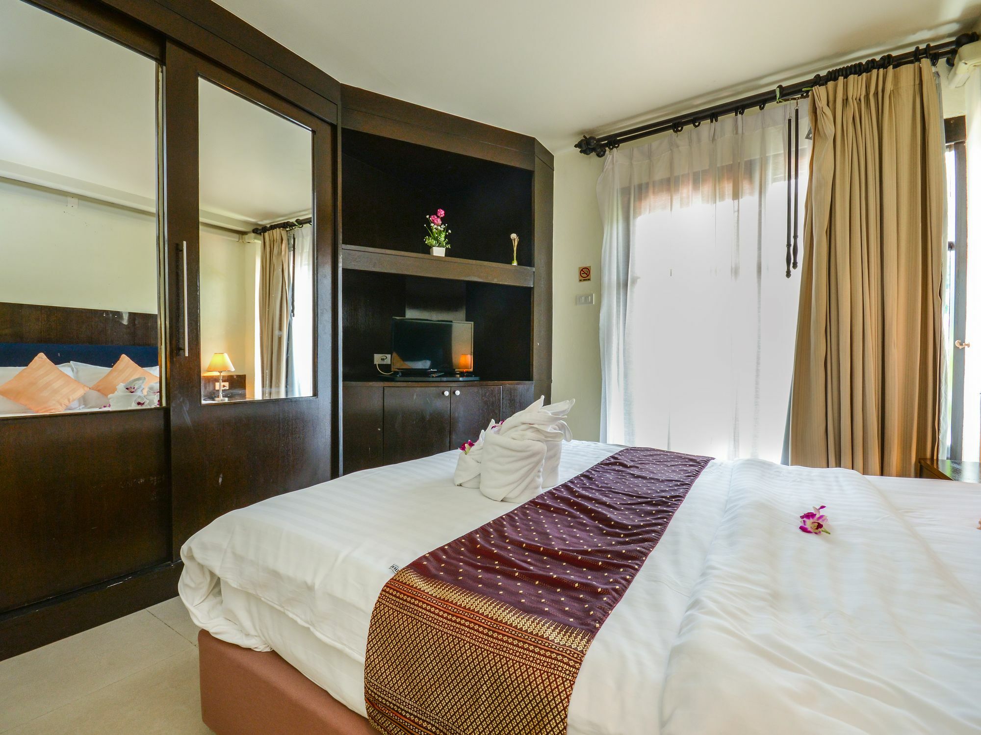 Enjoy'S Beach House & Cafe' Ban Karon Exteriér fotografie