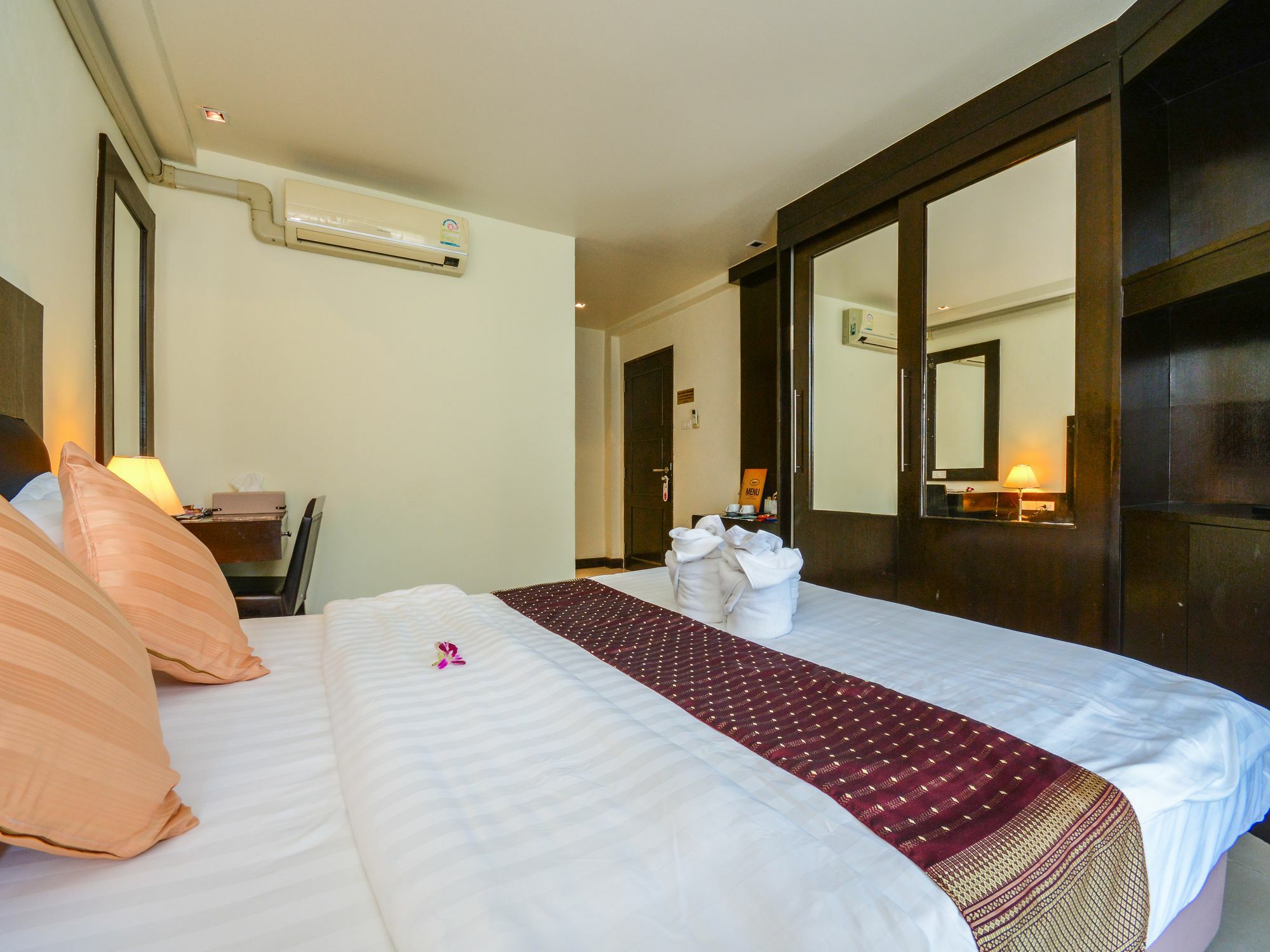 Enjoy'S Beach House & Cafe' Ban Karon Exteriér fotografie